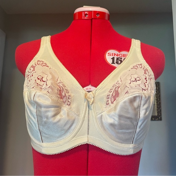2FOR$30 Vintage Lilyette Nude Satin Bra With Underwire & Lace Size 34D - Picture 11 of 14